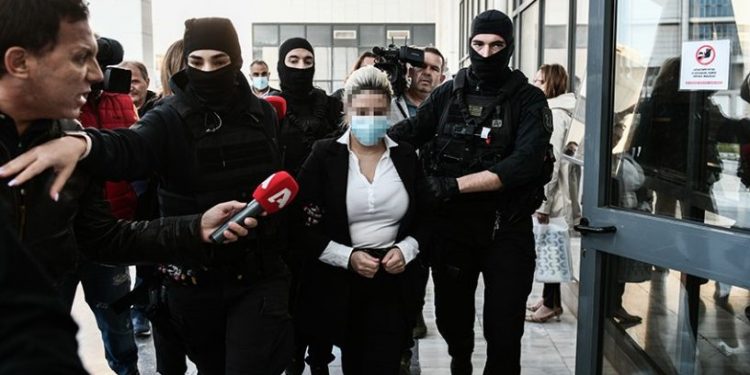 Alldaynews.gr Δίκη για το βιτριόλι-Εισαγγελέας: Να κηρυχθεί ένοχη η Κακαράντζουλα για απόπειρα ανθρωποκτονίας με ενδεχόμενο δόλο