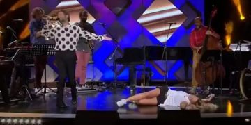 Alldaynews.gr Εβελίνα Παπούλια: Σωριάστηκε στο πλατό στην πρεμιέρα του Κωστή Μαραβέγια