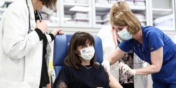 Alldaynews.gr Κατερίνα Σακελλαροπούλου: Έκανε την τρίτη δόση του εμβολίου