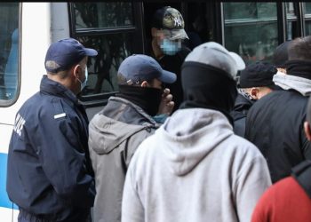 Πέραμα: Ελεύθεροι οι αστυνομικοί μετά τις «μαραθώνιες» απολογίες – Ελεύθεροι και οι δύο ανήλικοι Ρομά