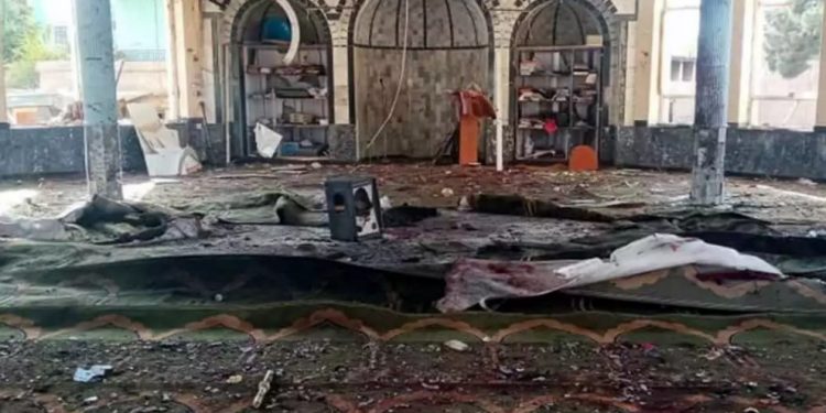 Τραγωδία: Φρικιαστικές εικόνες μετά την έκρηξη στο τζαμί-Πτώματα παντού[video]