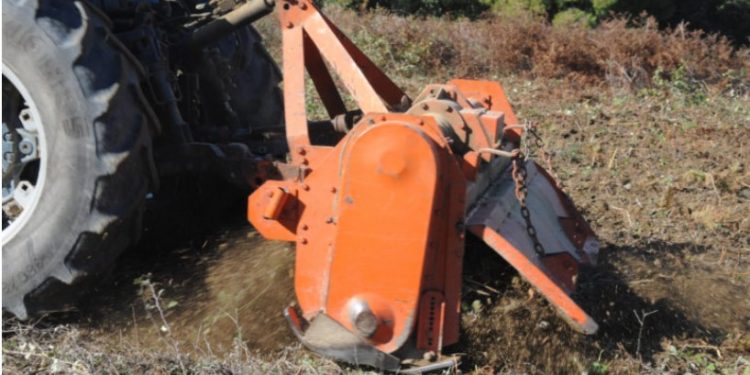 Alldaynews.gr Τραγικό συμβάν: Φρέζα έκοψε το χέρι 27χρονου