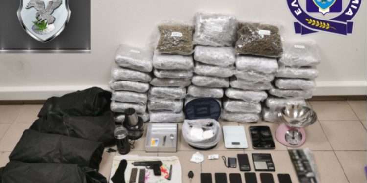 Συνελήφθη σημαντικό στέλεχος κυκλώματος διακίνησης μεγάλων ποσοτήτων ναρκωτικών ουσιών