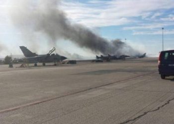 Μεγάλη φωτιά σε εξέλιξη στο στρατιωτικό Αεροδρόμιο Αράξου: Φόβοι για την αποθήκη πυρομαχικών – Επιχειρούν εναέρια μέσα