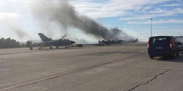 Alldaynews.gr Μεγάλη φωτιά σε εξέλιξη στο στρατιωτικό Αεροδρόμιο Αράξου: Φόβοι για την αποθήκη πυρομαχικών – Επιχειρούν εναέρια μέσα