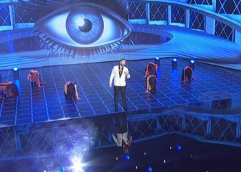 J2US: Ο Κοκλώνης βγήκε ξανά να τραγουδήσει και οι κριτές έβαλαν… ακουστικά να μην τον ακούν![video]