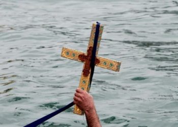 Κύκλωμα ναρκωτικών: Ο 47χρονος Λιμενικός είχε πιάσει τον σταυρό το 2019 στη Στυλίδα, όταν τσακώθηκε ο Γκλέτσος[photos]