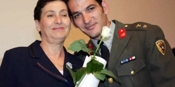 Τραγικές ώρες για τον Πύρρο Δήμα-Νεκρή από καρδιακή προσβολή η μητέρα του