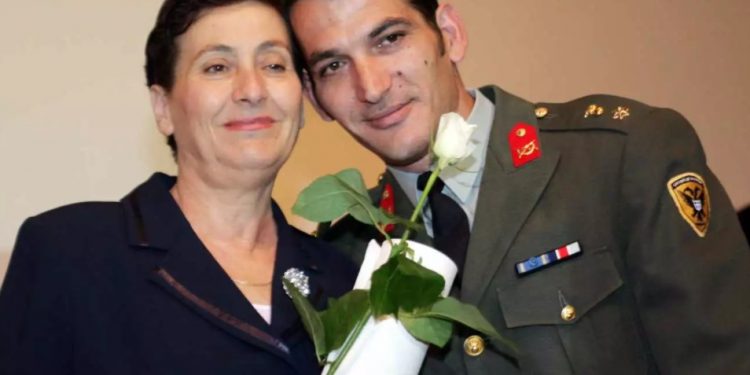 Τραγικές ώρες για τον Πύρρο Δήμα-Νεκρή από καρδιακή προσβολή η μητέρα του