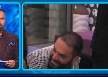 Ξέσπασε ο Κωστής-Σηκώθηκε να την πλακώσει στο ξύλο: «Σταμάτα να γελάς»[video]