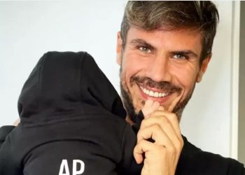 Άκης Πετρετζίκης: Μας καλημέρισε με τον τριών μηνών γιο του Αχιλλέα[video]