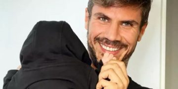 Άκης Πετρετζίκης: Μας καλημέρισε με τον τριών μηνών γιο του Αχιλλέα[video]