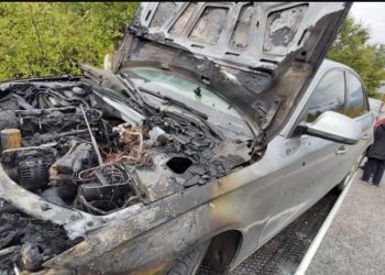 Τραγικές ώρες για τον Παναγιώτη Ψωμιάδη-“Πυροτέχνημα” το αυτοκίνητό του[photos]