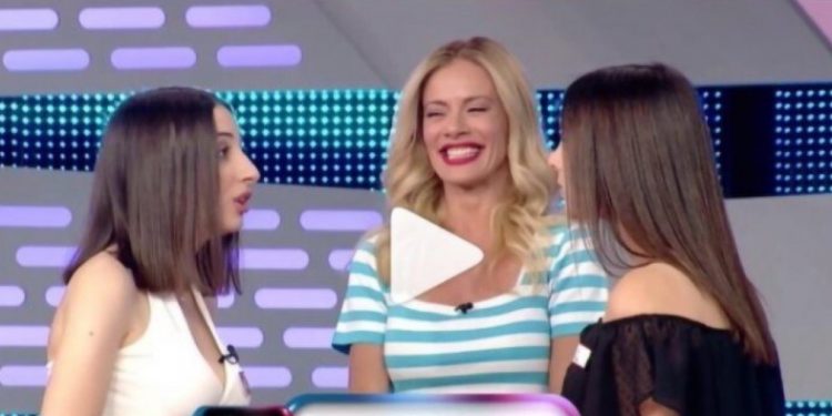 Ρουκ Ζουκ: Χαμός με την… κιλότα – Απίθανος διάλογος των κοριτσιών[video]