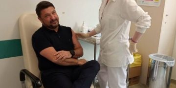 Alldaynews.gr Έκανε την τρίτη δόση του εμβολίου ο Νίκος Χαρδαλιάς