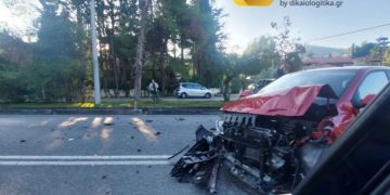 Σοβαρό τροχαίο στην Κηφισιά: Όχημα καταστράφηκε ολοσχερώς