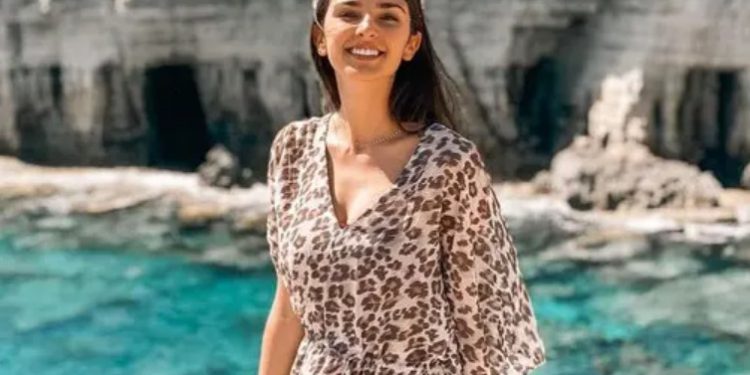 Η γυμνή «Βασιλική» από τη «Γη της Ελιάς» τρέλανε κόσμο – Πόσο χρονών είναι[photos]