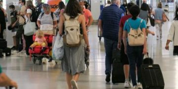 Alldaynews.gr Τραγικό τέλος για τουρίστρια-Πέθανε μπροστά στα έντρομα μάτια επιβατών