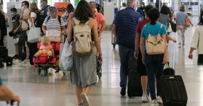 Alldaynews.gr Τραγικό τέλος για τουρίστρια-Πέθανε μπροστά στα έντρομα μάτια επιβατών