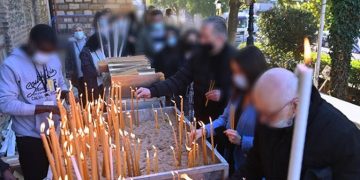 Θεσσαλονίκη-Άγιος Δημήτριος: Συνωστισμός εντός και εκτός ναού[video]