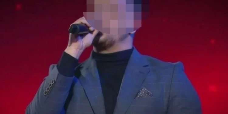 Σύλληψη τραγουδιστή απο το The Voice για κοκαΐνη – Δείτε τον την ώρα που οδηγείται στον εισαγγελέα[photo]