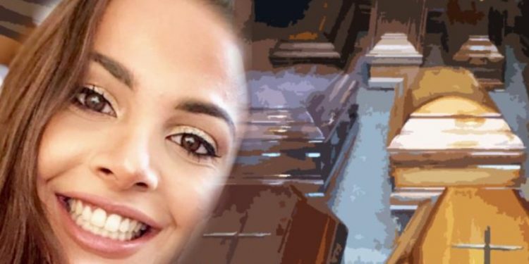 Γραφείο Τελετών o “Αρχάγγελος”-Η 27χρονη που μεγάλωσε σε Γραφείο Κηδειών και το έκανε επάγγελμα[photos]