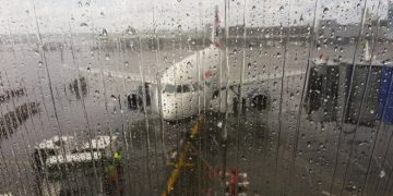 Alldaynews.gr Χαμός στο «Ελ. Βενιζέλος»-Θρίλερ στον αέρα: Ακαριαία απώλεια ύψους αεροπλάνου της Aegean