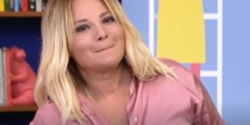 Alldaynews.gr Νάνσυ Ζαμπέτογλου: Πήγε να επιστρέψει ρούχα σε κατάστημα και μέσα στη σακούλα ήταν η… γάτα της