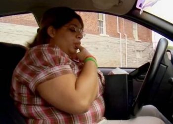 Γυναίκα τρώει τις στάχτες του Νεκρού συζύγου της για να αδυνατίσει