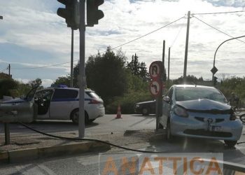 Νέα Μάκρη: Σοβαρό Τροχαίο στην Μαραθώνος – Τραυματίστηκε σοβαρά οδηγός μηχανής