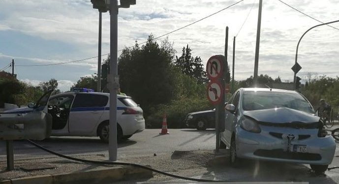 Alldaynews.gr Νέα Μάκρη: Σοβαρό Τροχαίο στην Μαραθώνος – Τραυματίστηκε σοβαρά οδηγός μηχανής