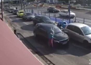 Σοκαριστικό ατύχημα στη Συγγρού – Όχημα παρέσυρε γυναίκα[video]