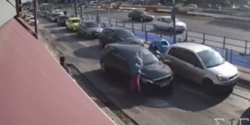 Σοκαριστικό ατύχημα στη Συγγρού – Όχημα παρέσυρε γυναίκα[video]