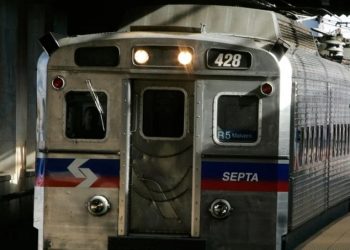 Γυναίκα έπεσε θύμα βιασμού σε μετρό και οι συνεπιβάτες τραβούσαν… βίντεο