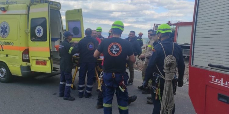Alldaynews.gr Τραγωδία Νωρίτερα: Έπεσαν σε γκρεμό 60 μέτρων-Ένας νεκρός και ένας τραυματίας