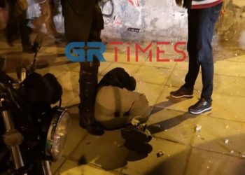 Θεσσαλονίκη: Επεισόδια με μολότοφ και επιθέσεις για τον νεκρό 20χρονο στο Πέραμα[video]