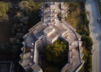 Το Ξενοδοχείο ”Φάντασμα” της Ελλάδας: Κάθε αγοραστής και θάνατος[video]