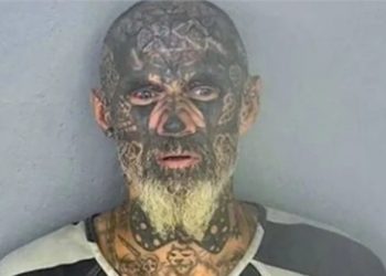 Συνελήφθη ο «πιο τρομακτικός εγκληματίας στον κόσμο» – Έχει καλύψει με τατουάζ το πρόσωπό του