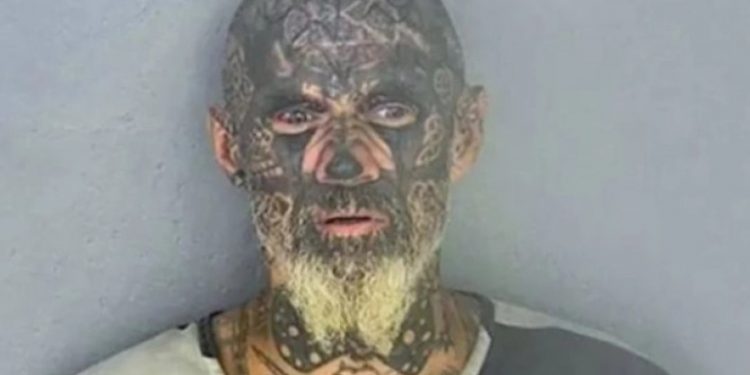 Alldaynews.gr Συνελήφθη ο «πιο τρομακτικός εγκληματίας στον κόσμο» – Έχει καλύψει με τατουάζ το πρόσωπό του