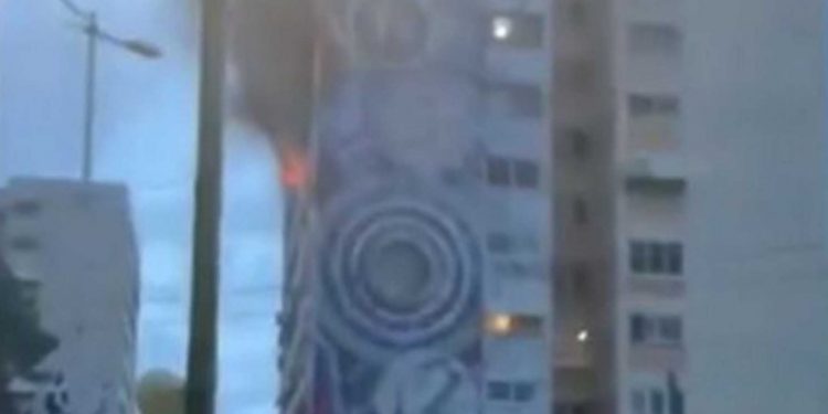 Alldaynews.gr Πριν Λίγο: Φωτιά σε πολυκατοικία στο Περιστέρι: Οι πρώτες εικόνες