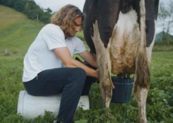 Ο Τσιτσιπάς το έριξε στο… άρμεγμα (vid)