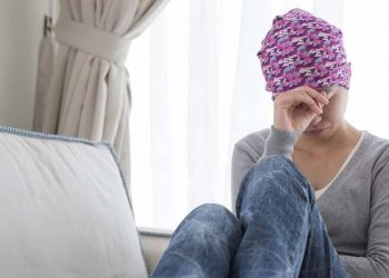 Όταν διαγνώστηκα με καρκίνο κατάλαβα και τις “αληθινές” μου φίλες. Δεν σήκωναν ούτε τα τηλέφωνα