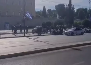Έφτασε με αγροτικό στον Άγνωστο Στρατιώτη και απειλούσε να ανατιναχτεί (video)