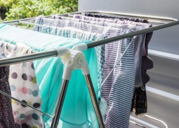 Πώς να στεγνώνουν τα ρούχα σας πιο γρήγορα τις βροχερές μέρες