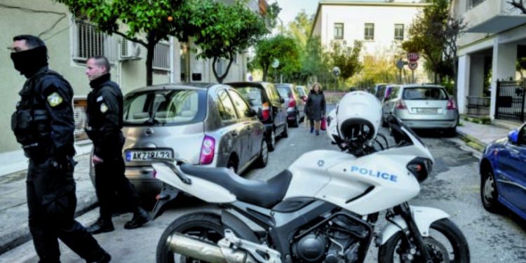 Alldaynews.gr 32χρονος αυτοκτόνησε μέσα στο αστυνομικό τμήμα-Είχε συλληφθεί για ξυλοδαρμό στην 26χρονη σύντροφό του.