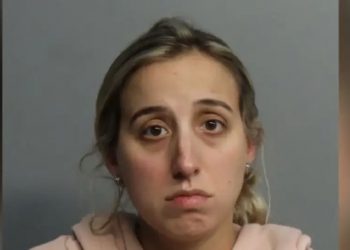 Alldaynews.gr Καθηγήτρια έκανε επανειλημμένα σ3ξ με 14χρονο μαθητή μέσα στο αμάξι της