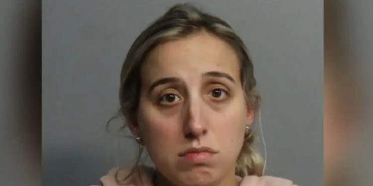 Alldaynews.gr Καθηγήτρια έκανε επανειλημμένα σ3ξ με 14χρονο μαθητή μέσα στο αμάξι της