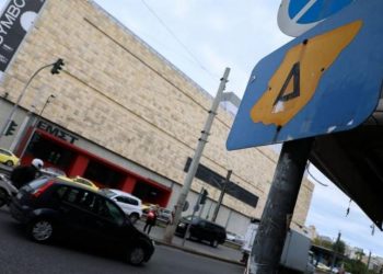 Έξαλλοι με τον Δακτύλιο στο Twitter: «Φεύγεις 40 χρονών από το σπίτι και γυρνάς 50» (pics)