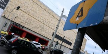 Alldaynews.gr Έξαλλοι με τον Δακτύλιο στο Twitter: «Φεύγεις 40 χρονών από το σπίτι και γυρνάς 50» (pics)