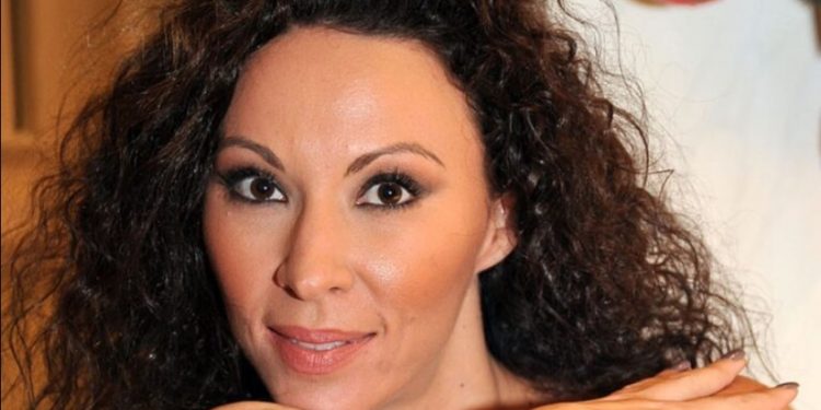 Alldaynews.gr Συγκλονίζει η Δώρα Χρυσικού για τον καρκίνο: «Με έβαλαν χειρουργείο και με άνοιξαν από πάνω μέχρι κάτω»